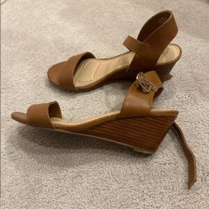 Elegant Tan Wedge Sandals